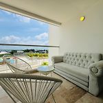 Amazing Loft - 2 Minutes From The Airport!