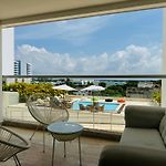 Amazing Loft - 2 Minutes From The Airport!