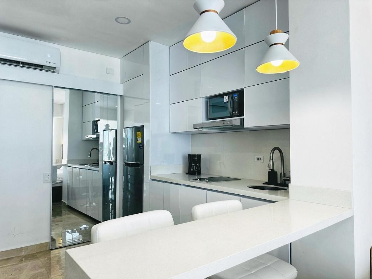 Amazing Loft - 2 Minutes From The Airport! Apartamento