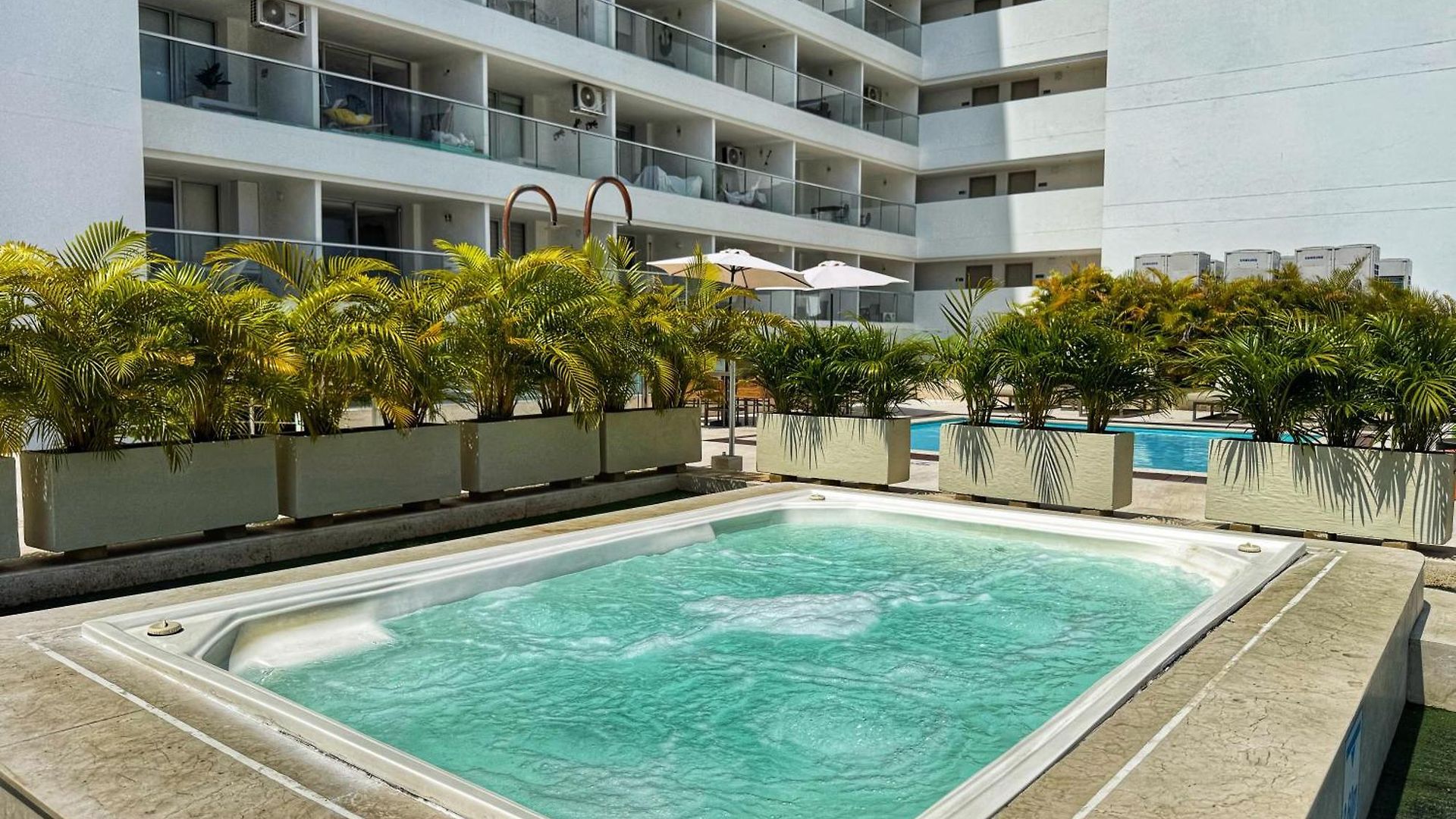Amazing Loft - 2 Minutes From The Airport!