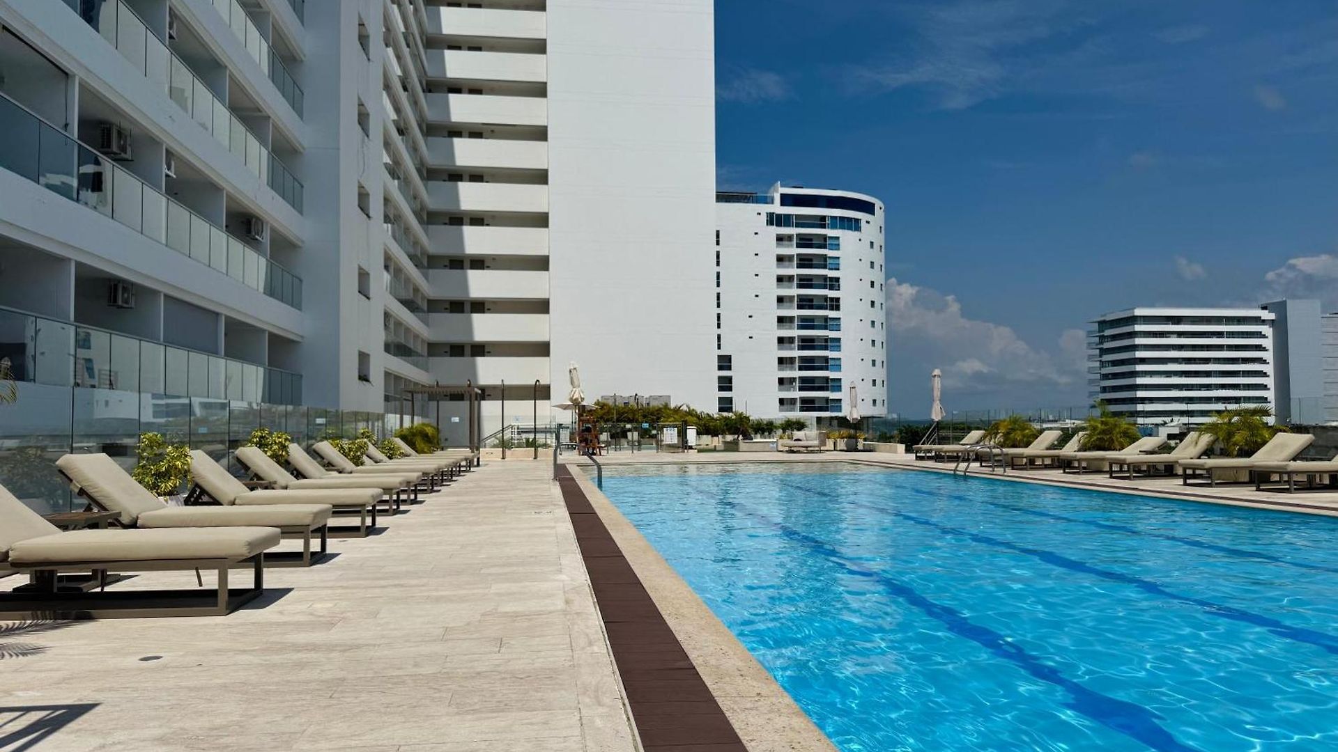 Amazing Loft - 2 Minutes From The Airport! Apartamento *