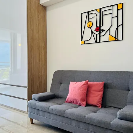 Amazing Loft - 2 Minutes From The Airport! Apartamento *