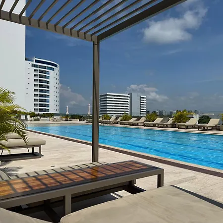Amazing Loft - 2 Minutes From The Airport!
