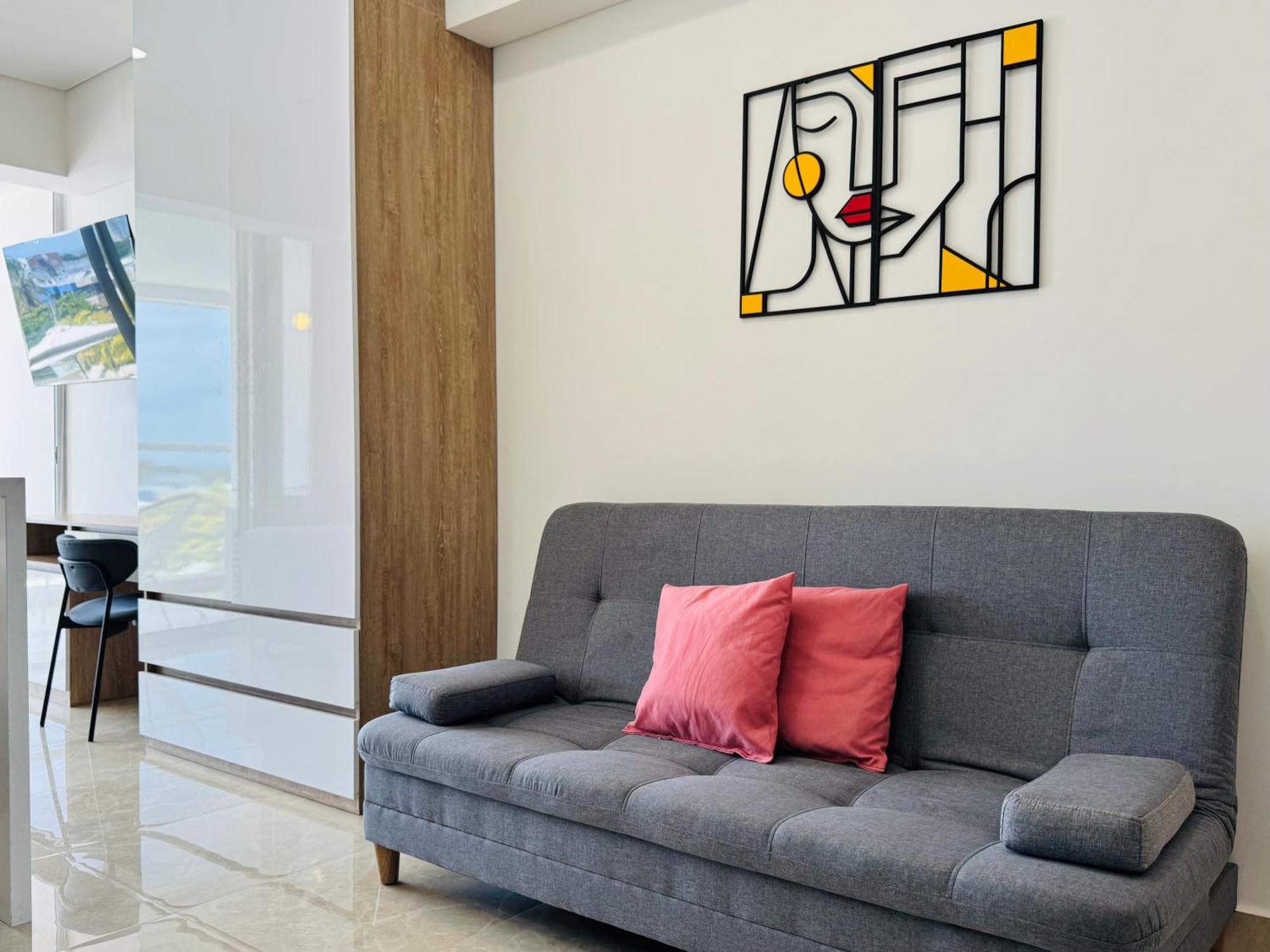 Amazing Loft - 2 Minutes From The Airport! Apartment *