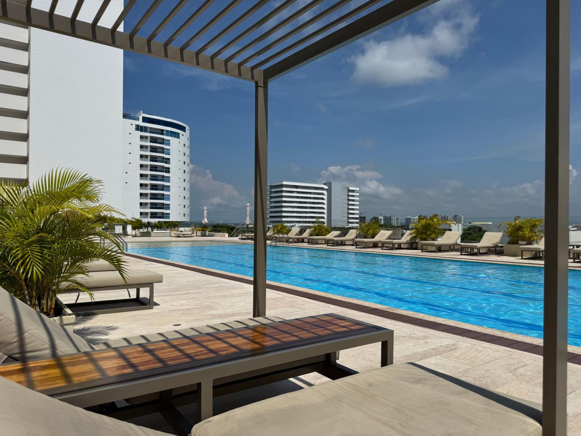 Amazing Loft - 2 Minutes From The Airport!