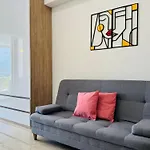 Amazing Loft - 2 Minutes From The Airport!