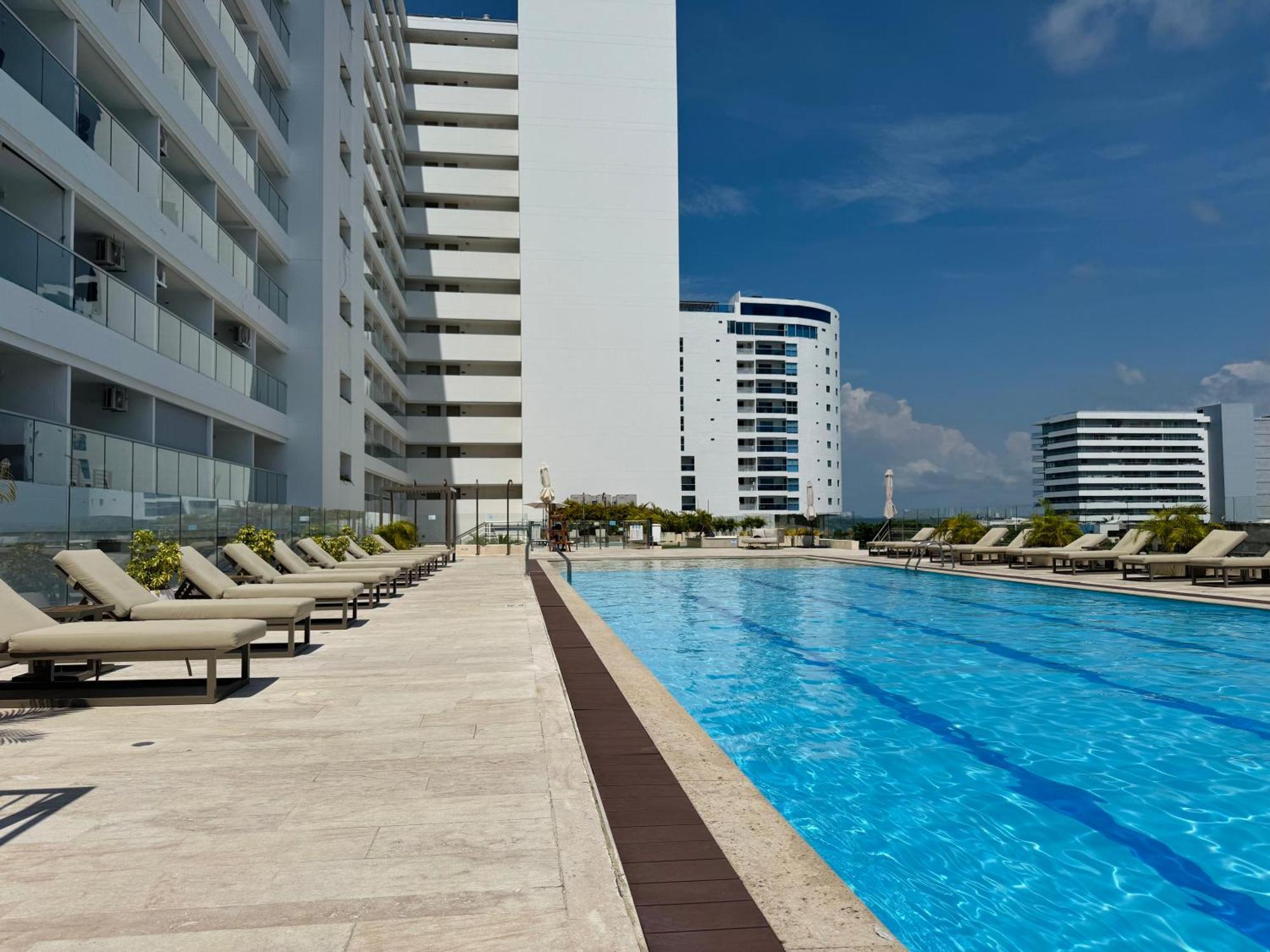 Amazing Loft - 2 Minutes From The Airport! Apartamento *